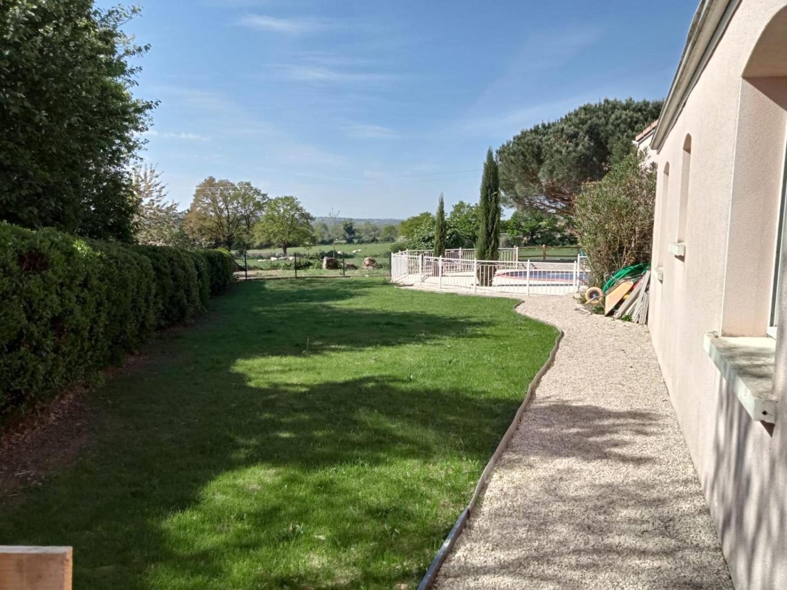 Les Gites De Bellevue Nueil-sous-les-Aubiers Extérieur photo